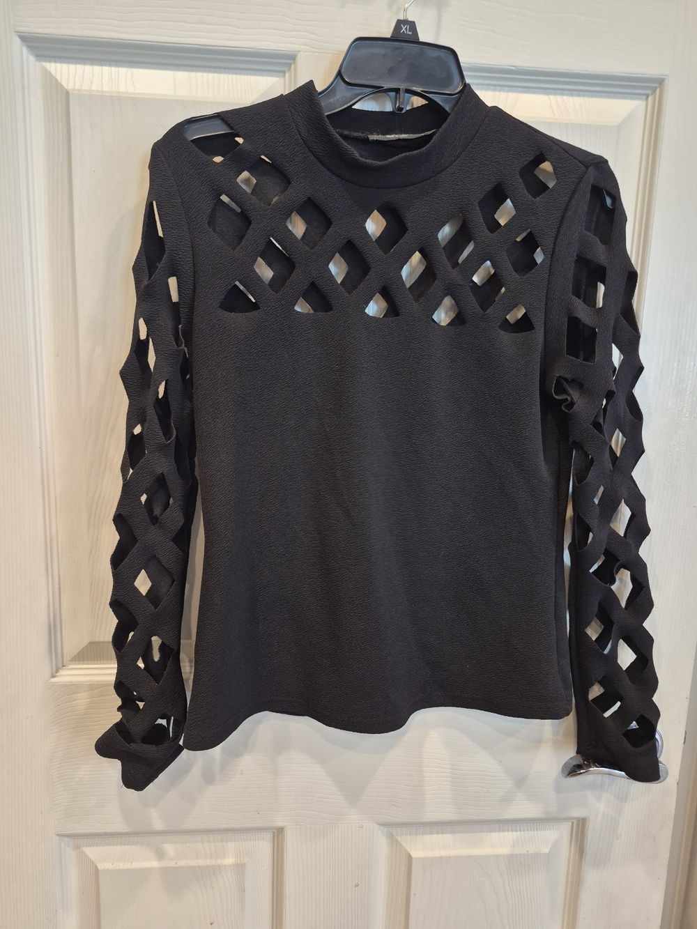 Women’s Black Cutout Long-Sleeve Top